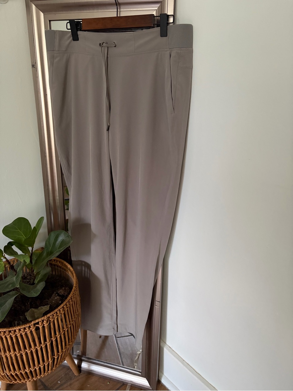 Athleta 10T Tall Gray Taupe Stretch Active Pants Pull On Drawstring Wide Leg